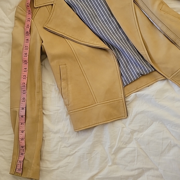 Jacket Massimo Dutti genuine sheep leather jacket, Color Cream Yellow, Size XS - Picture 9 of 15